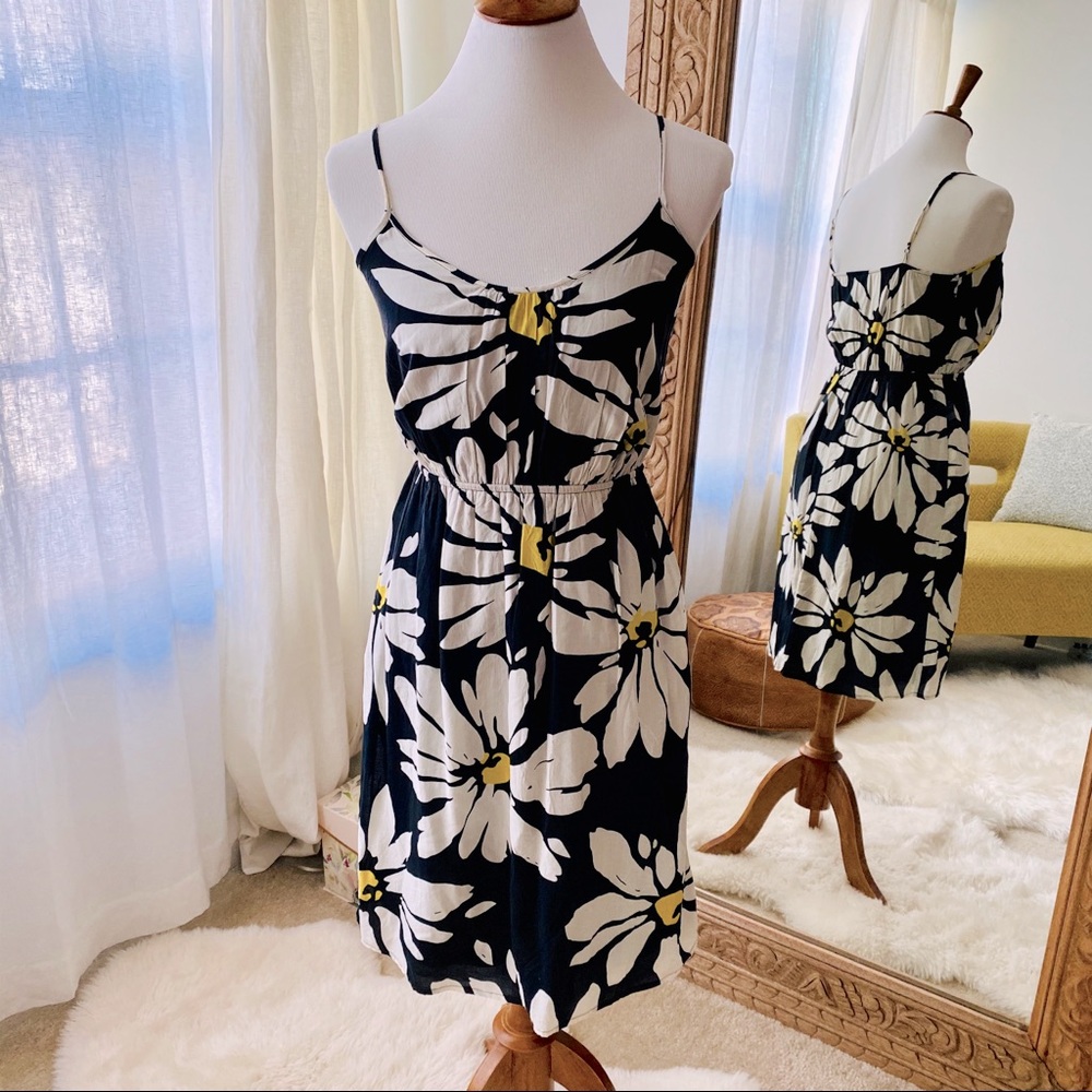 🌼Old Navy🌼Watercolor Daisy Black Strappy Dress